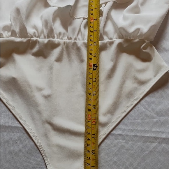 Fashion Nova One Piece Flaunt It Flounce Ivory bodysuit Large NWT - Picture 6 of 6